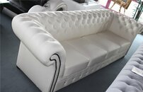 Chesterfield Luxus Couch Sofa mit Kristallsteinen Vollleder Polster